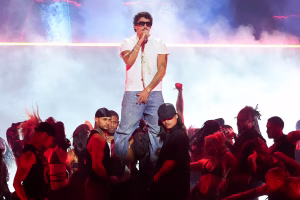 Bad Bunny inicia su histórica residencia a las 9 p.m. 3